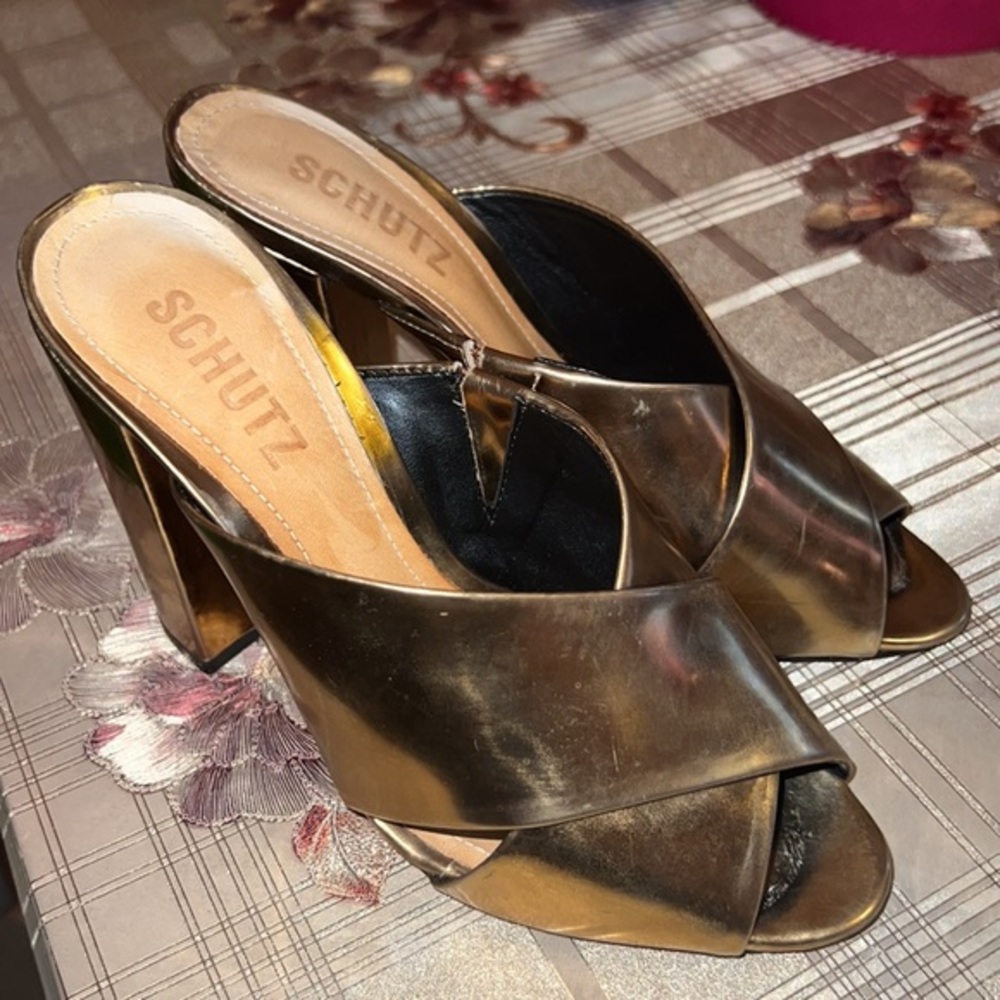 SCHUTZ Leather Gold Heels 💛